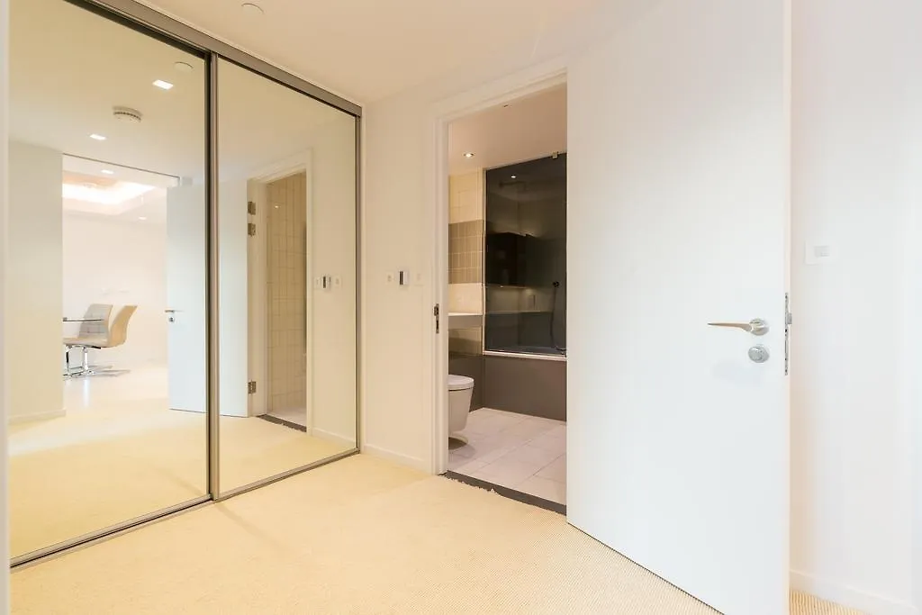 Royal Style Apartment - 5 Mins Walk To Excel London