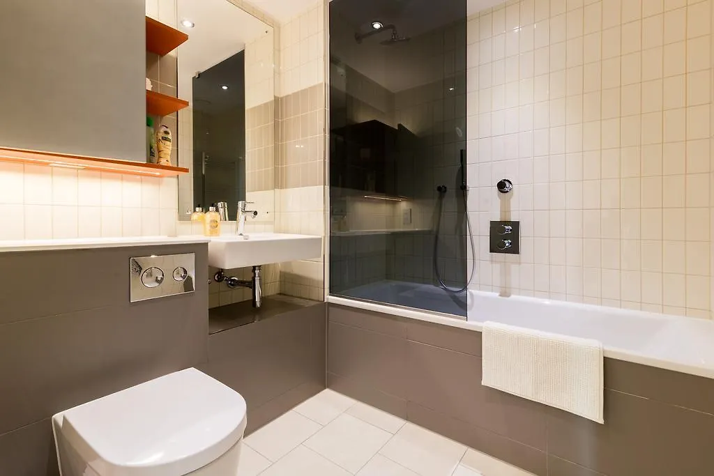 Royal Style Apartment - 5 Mins Walk To Excel London