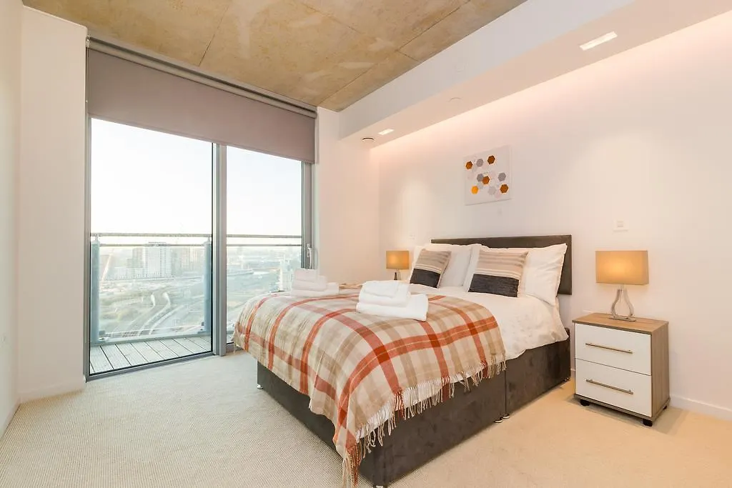 Royal Style Apartment - 5 Mins Walk To Excel London