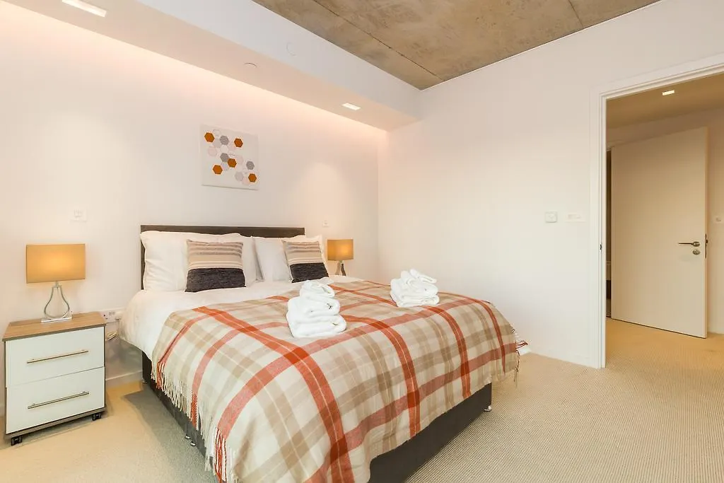 Royal Style Apartment - 5 Mins Walk To Excel London