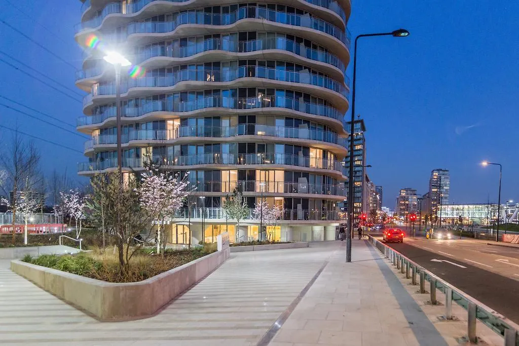 Royal Style Apartment - 5 Mins Walk To Excel London 0*,