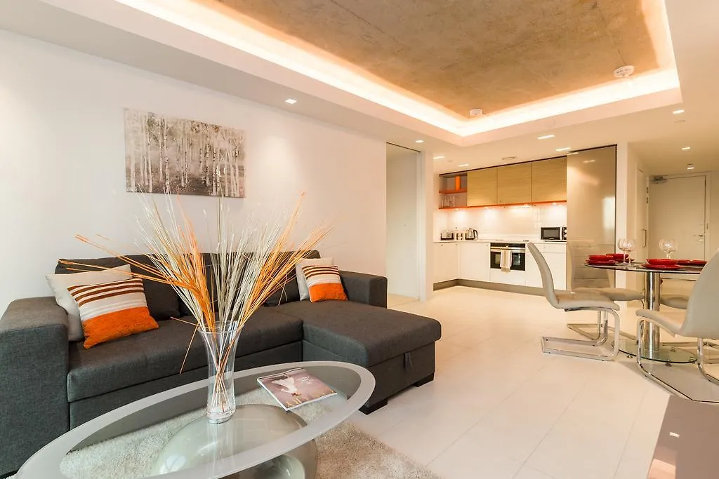 Royal Style Apartment - 5 Mins Walk To Excel London contacts