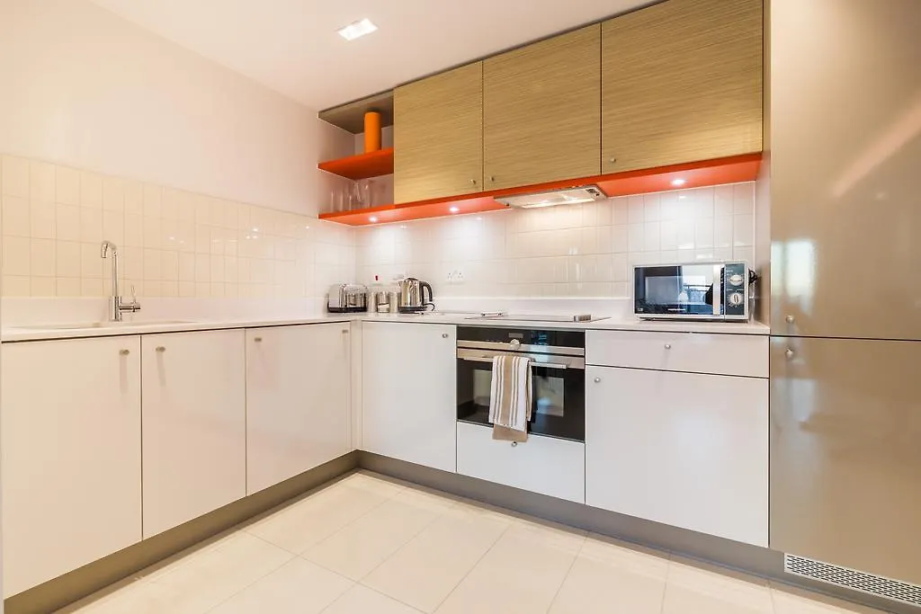 Royal Style Apartment - 5 Mins Walk To Excel London 0*,  United Kingdom